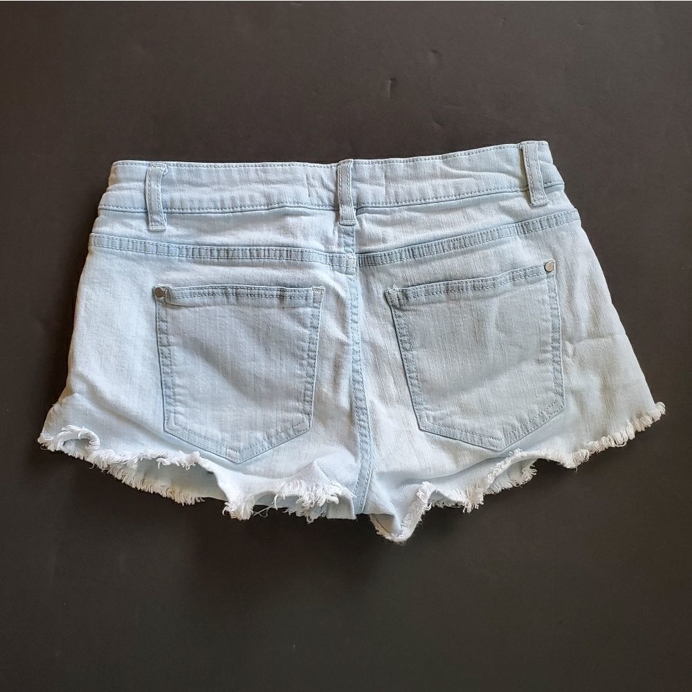 Design Lab Floral Cutoff Jean Shorts - Picture 7 of 9